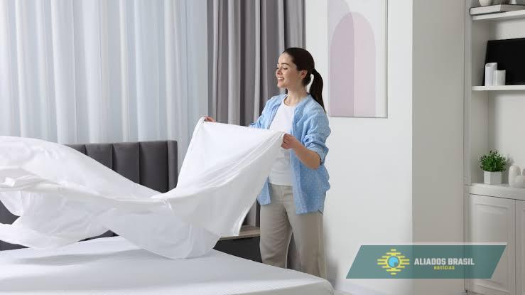 Se você troca os lençóis uma vez por semana, está fazendo errado: esta é a frequência correta