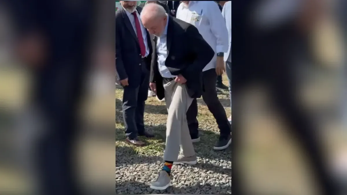 Lula provoca: “Tem gente que tem tornozeleira, eu tenho meia bonita