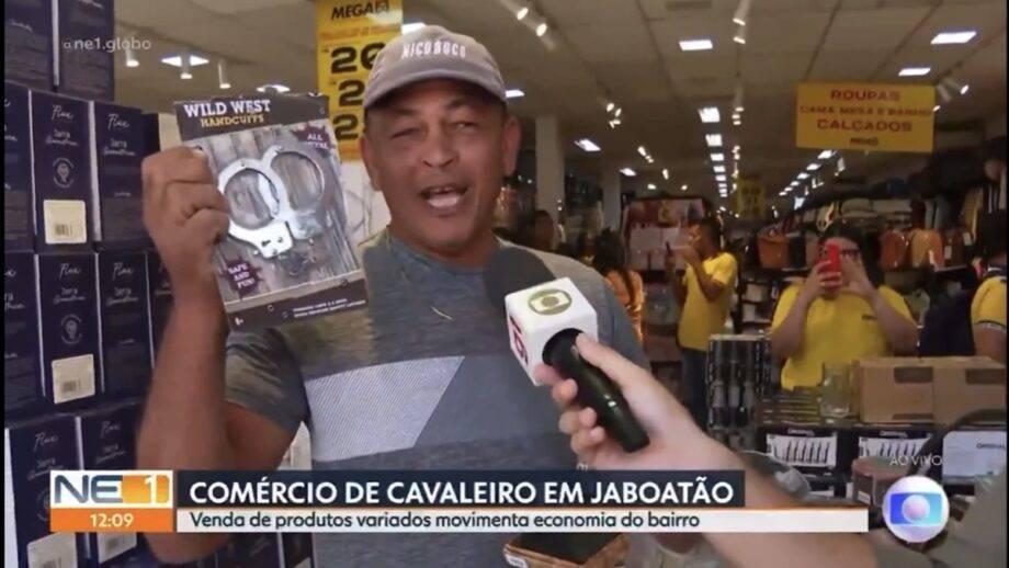 Vídeo: Ao vivo na Globo, homem diz que comprou algemas para Lula