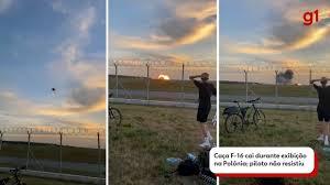 VÍDEO: Caça F-16 cai e explode durante ensaio para show aéreo na Polônia; piloto morreu