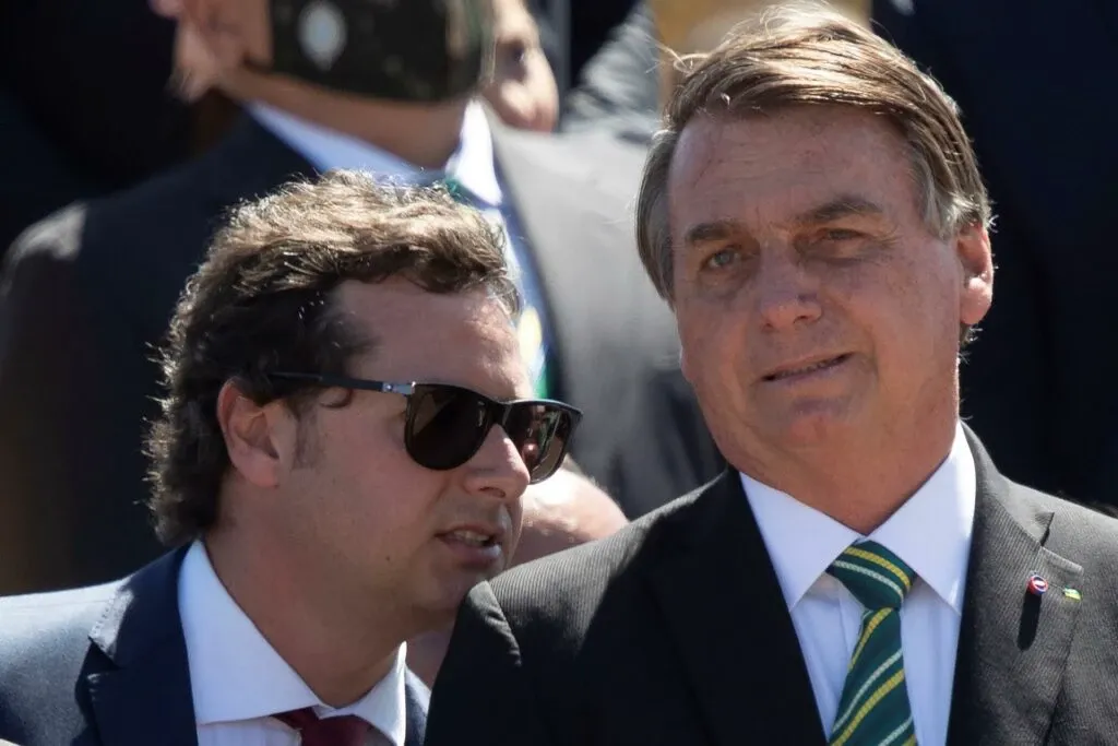 Wajngarten explica transferência feita por Bolsonaro à sua empresa