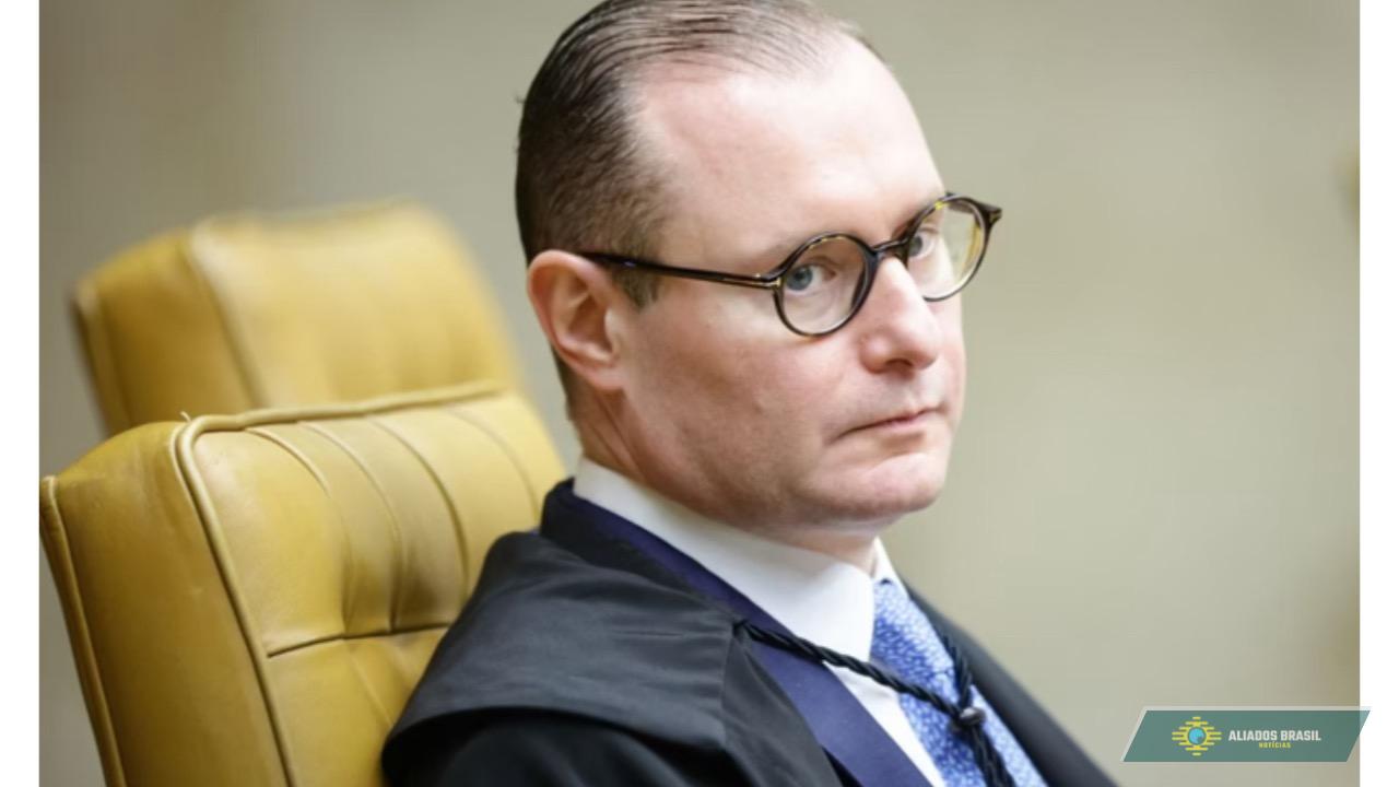 Zanin envia à PGR pedido do PT contra Magnitsky de Trump a Moraes
