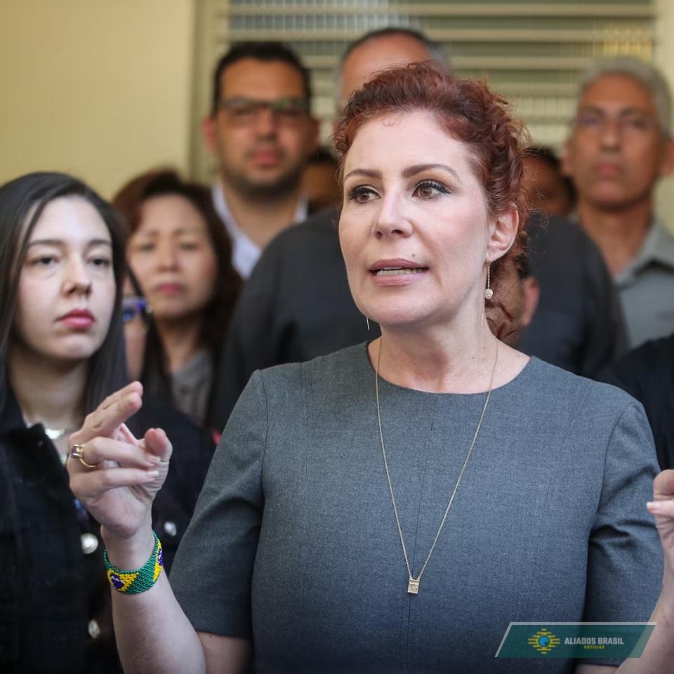 PF concluiu que Carla Zambelli não coagiu e nem obstruiu justiça