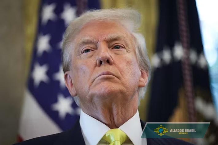 Trump anuncia decreto exigindo identificação para votar e restringe votos por correspondência