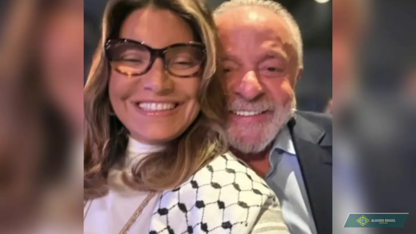 Janja vai a show com Lula e usa lenço em apoio à Palestina
