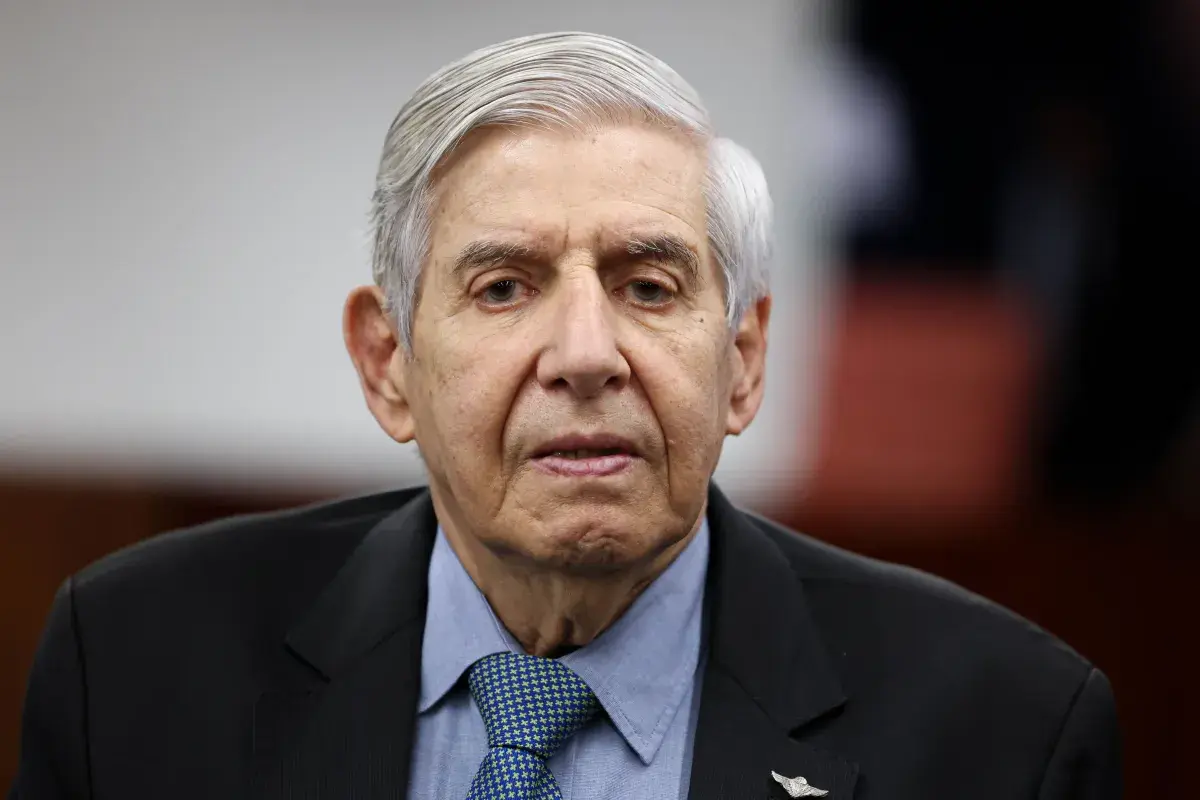 “Agora é só esperar eles virem me pegar”, diz Heleno à CNN