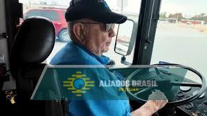 Aos 95 anos, motorista de ônibus bate recorde e é considerado o mais velho do mundo 