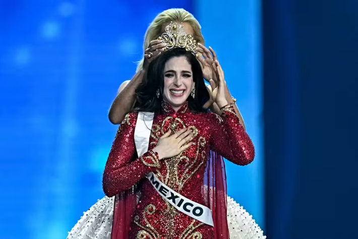 Após polêmica com apresentador, mexicana vence o Miss Universo 2025; brasileira chega ao Top 30