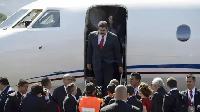 Avião que já foi usado por Maduro viaja para fronteira com o Brasil