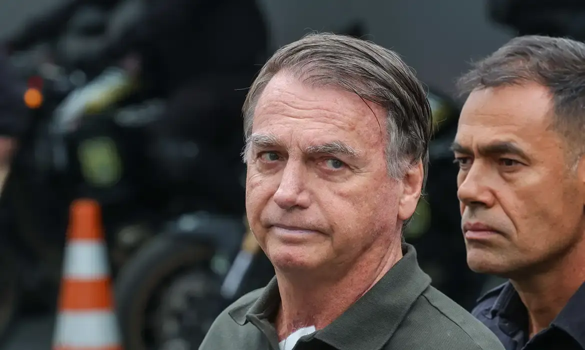 Moraes acusa Bolsonaro de ter violado tornozeleira eletrônica para tentar fugir