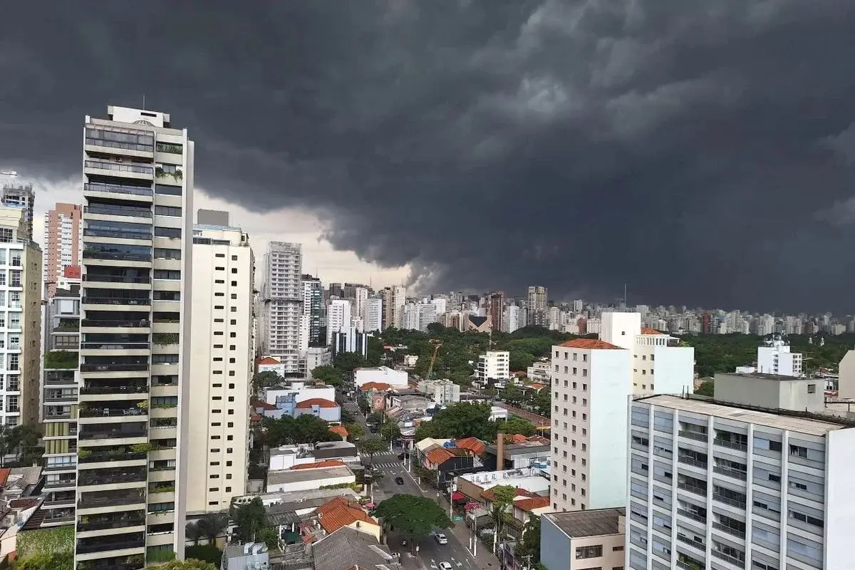 Ciclone avança e leva chuvas à maior parte do país; confira o clima