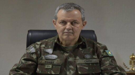 Comandante do Exército pede a Alexandre de Moraes que militares condenados sejam presos sem algemas