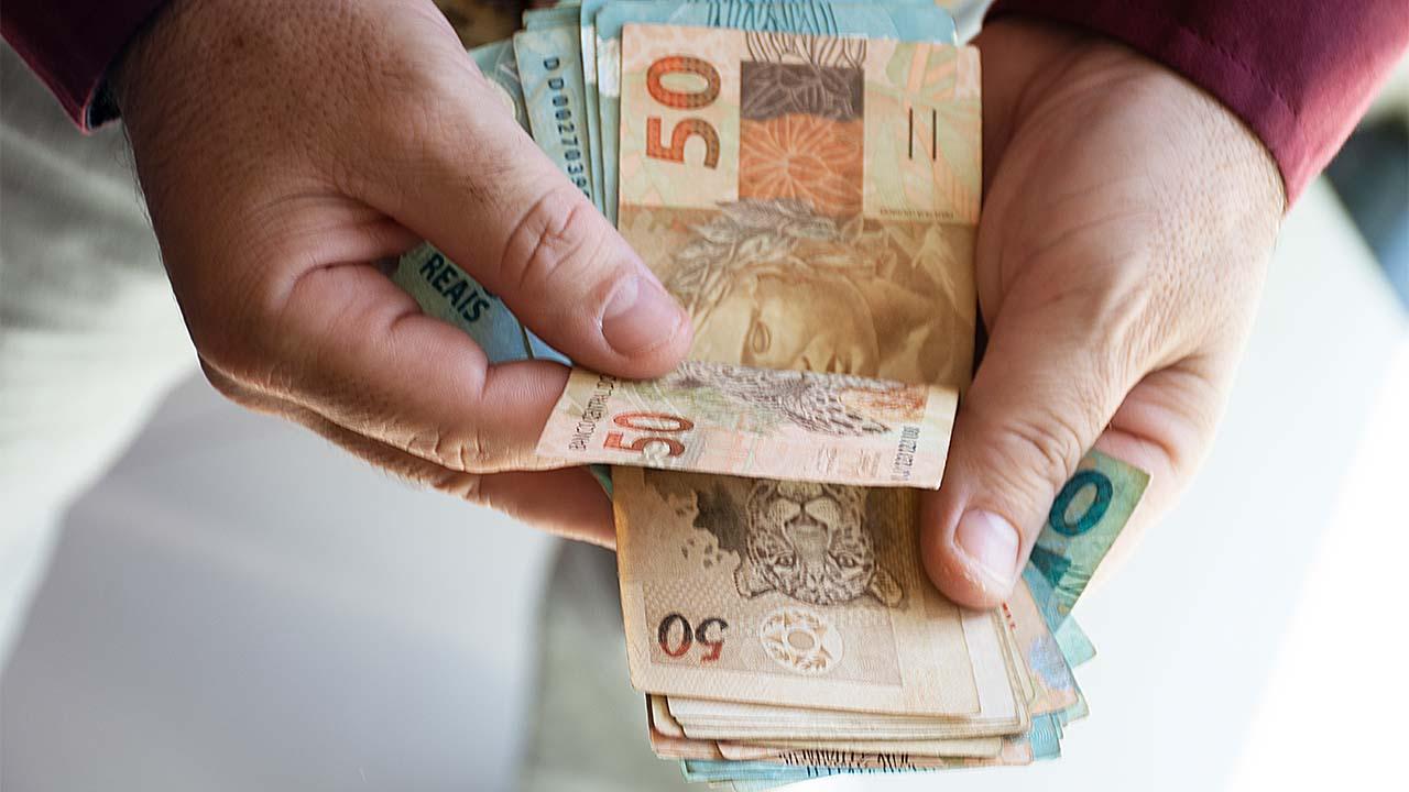 Como calcular o 13° salário? Essa e outras perguntas sobre o pagamento