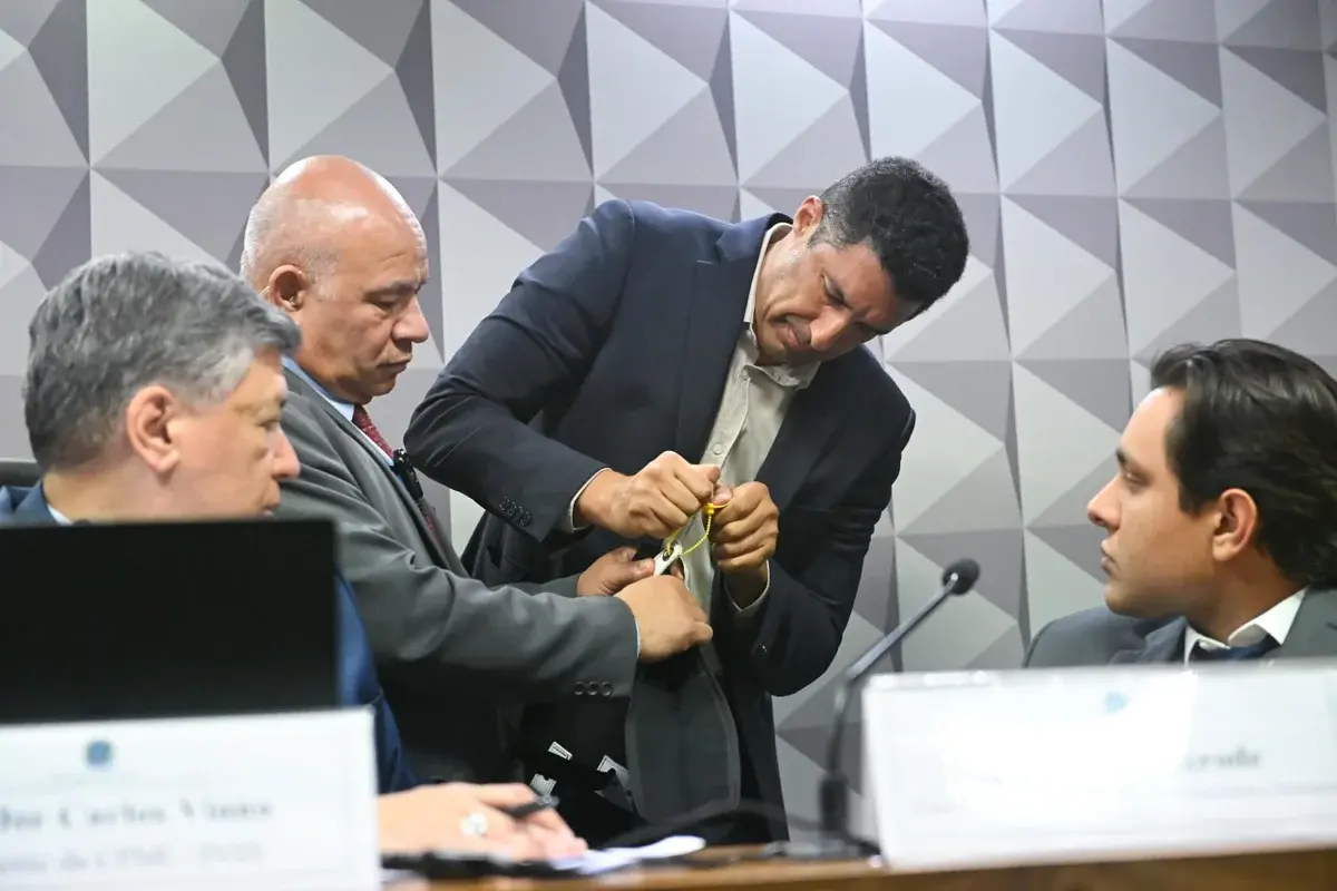 CPMI do INSS: celular de empresário é apreendido durante depoimento