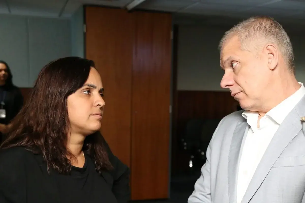 Crise escala e presidente do INSS pede demissão de n° 2