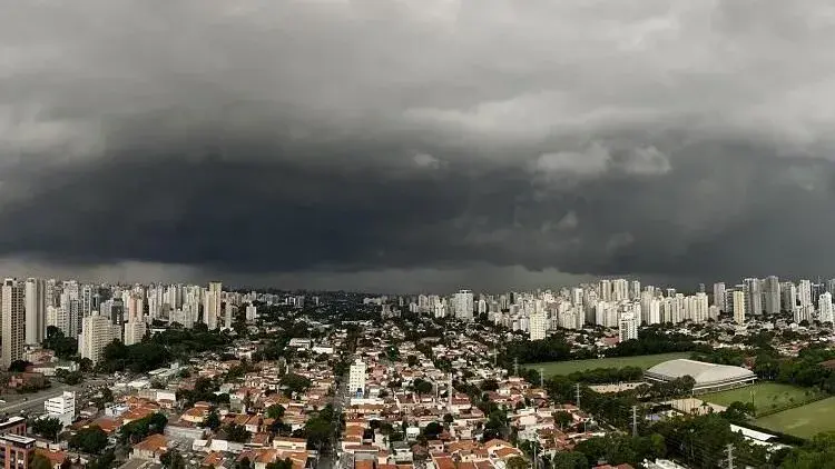 Defesa Civil alerta para chuva forte, raios, granizo e vento forte a partir deste domingo em SP