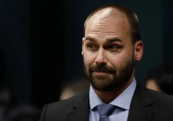 Eduardo Bolsonaro desconfia da separação de Gilmar Mendes