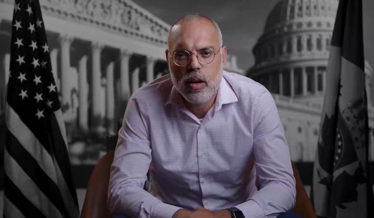 Em carta aberta a Trump, Allan dos Santos pede que confie unicamente em Eduardo Bolsonaro e denuncia perseguição ao ex-presidente