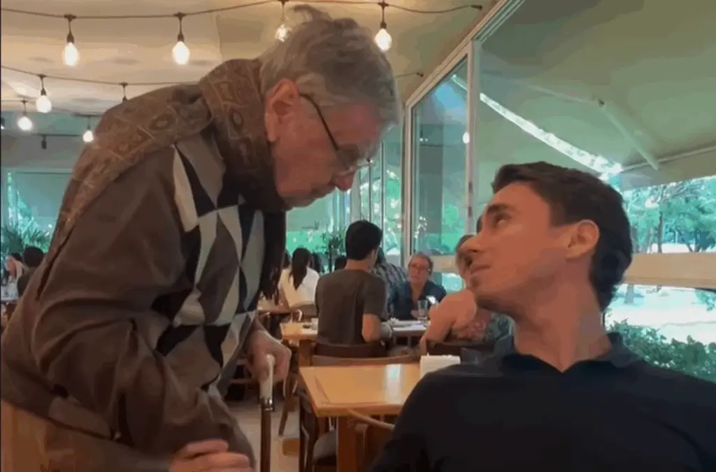 Emocionante! Nikolas é abordado por idoso que o incentiva