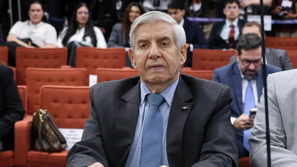 Exército tem três opções para prisão de generais condenados por 