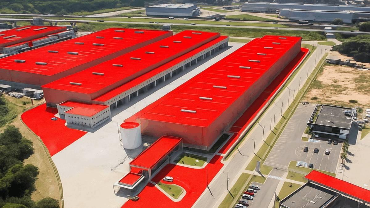 Gigante varejista brasileira confirma fechamento de mais de 100 lojas e acelera ajuste operacional em meio à forte queda no digital