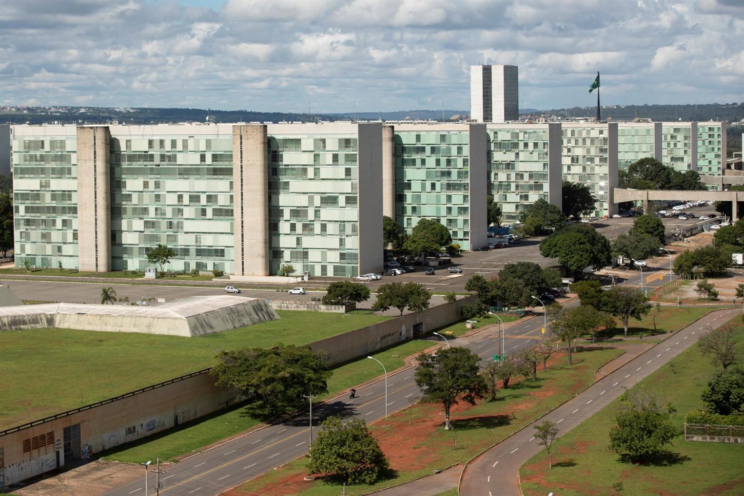 Governo amplia número e chega a 50 mil cargos comissionados