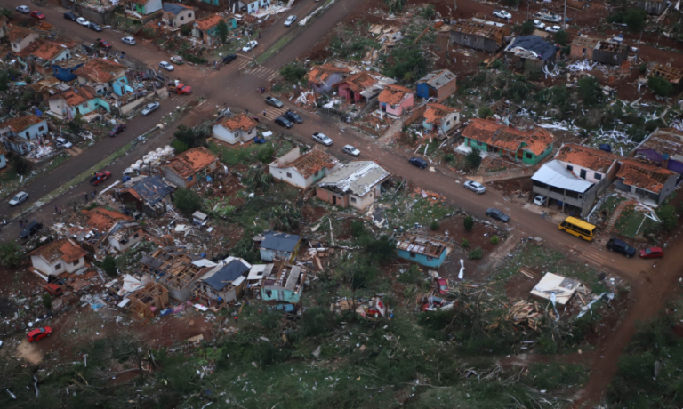 Governo do Paraná propõe repasse direto de até R$ 50 mil a famílias afetadas por tornado