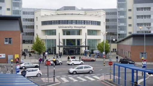 Homem em situação de rua morre após ser recolhido e esmagado dentro de caminhão de lixo