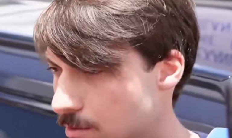 Jair Renan Bolsonaro diz ter tentado “levantar o ânimo” do pai durante visita à PF e leva livros