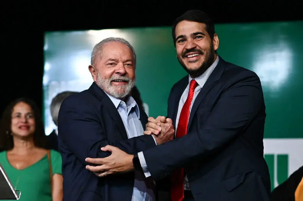 Lula oficializa indicação de Jorge Messias para vaga deixada por Barroso no STF