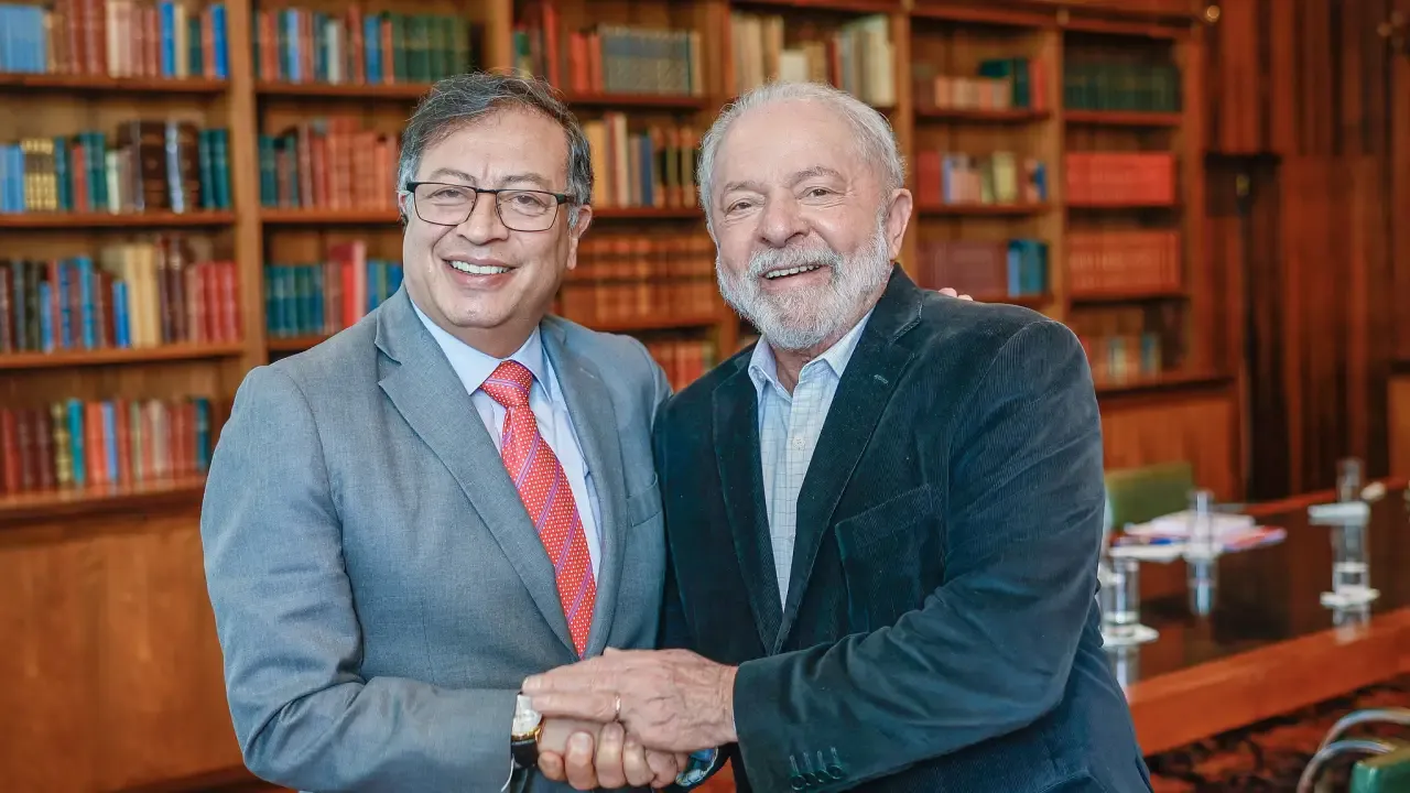 Lula participa de cúpula esvaziada entre União Europeia e Celac na Colômbia