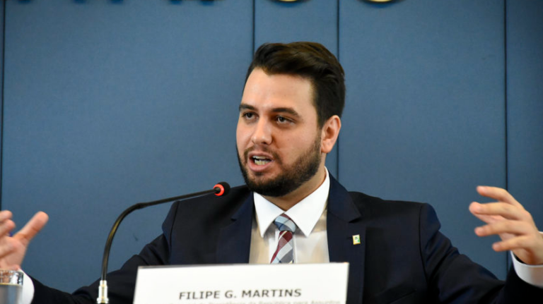 Mais uma decisão de Alexandre de Moraes contra Filipe Martins, ex-assessor de Bolsonaro