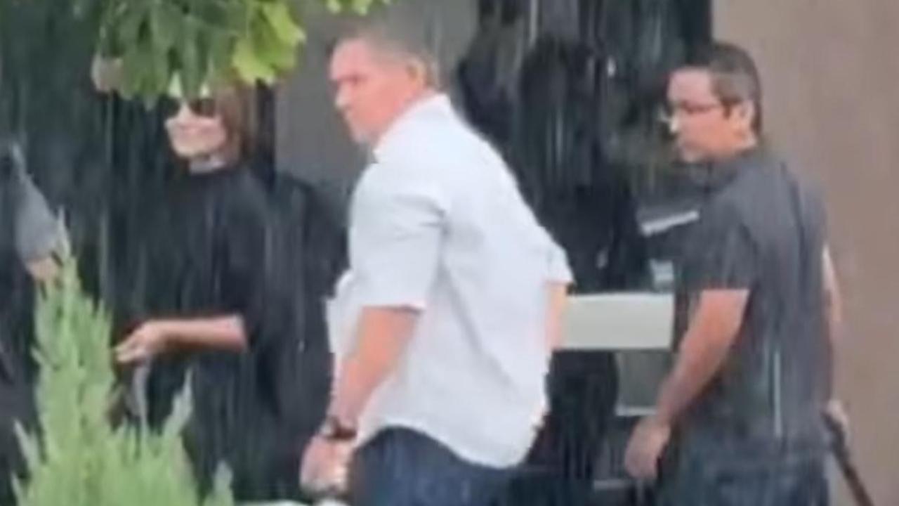 VÍDEO: Michelle chega para visitar Bolsonaro na Superintendência da PF após autorização de Alexandre de Moraes