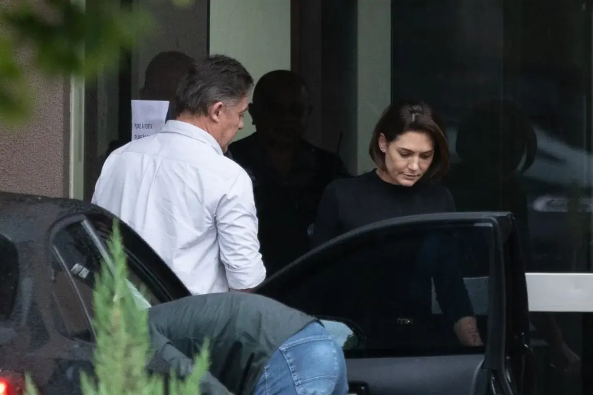 Michelle deixa PF sem falar com a imprensa após visitar Bolsonaro