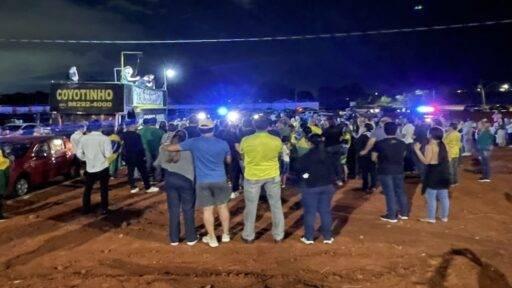 Moradores reagem e pedem fim de mentiras da imprensa sobre condomínio de Bolsonaro