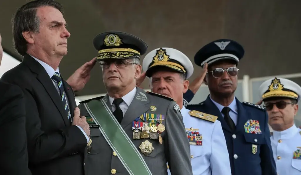 Moraes pede análise sobre perda da patente militar de Bolsonaro