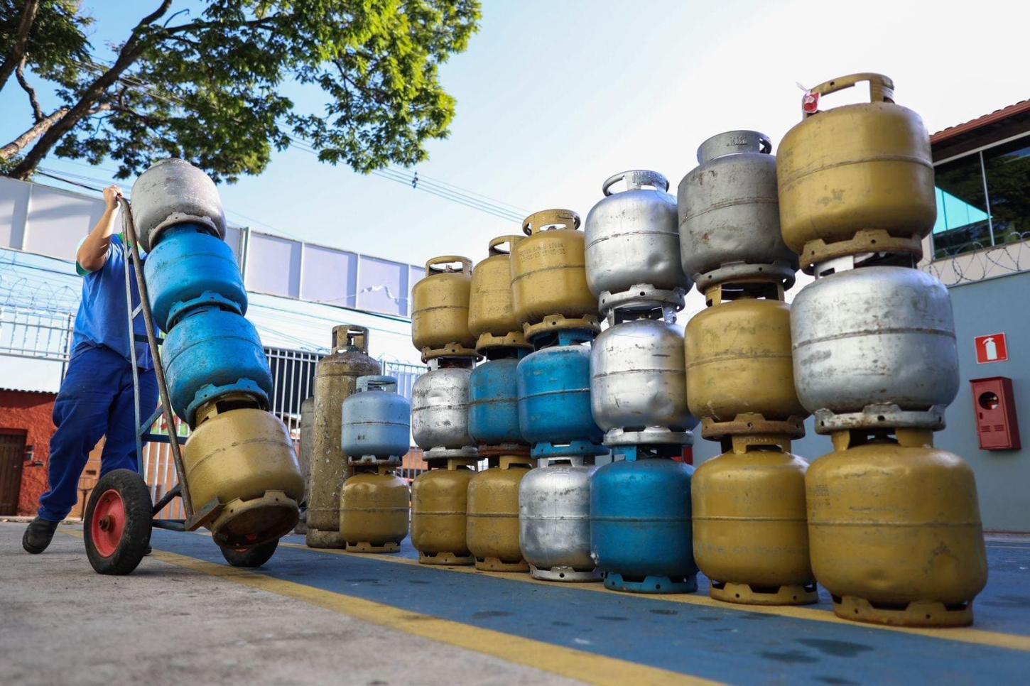 Mudança nas regras do gás de cozinha levanta alerta de segurança; ENTENDA