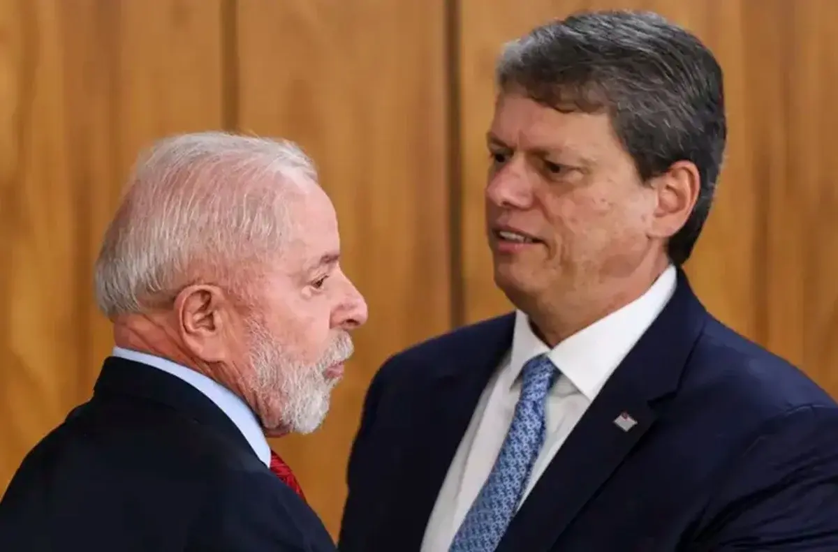 O que o Tarô revela sobre Tarcísio, Lula, Bolsonaro em 2026