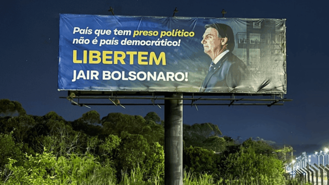 Outdoor em Criciúma pede a liberdade de Jair Bolsonaro