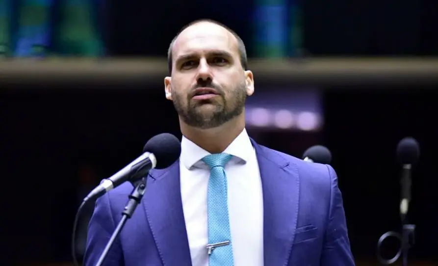 Para Eduardo Bolsonaro, Moraes quer “assassinar” Jair Bolsonaro