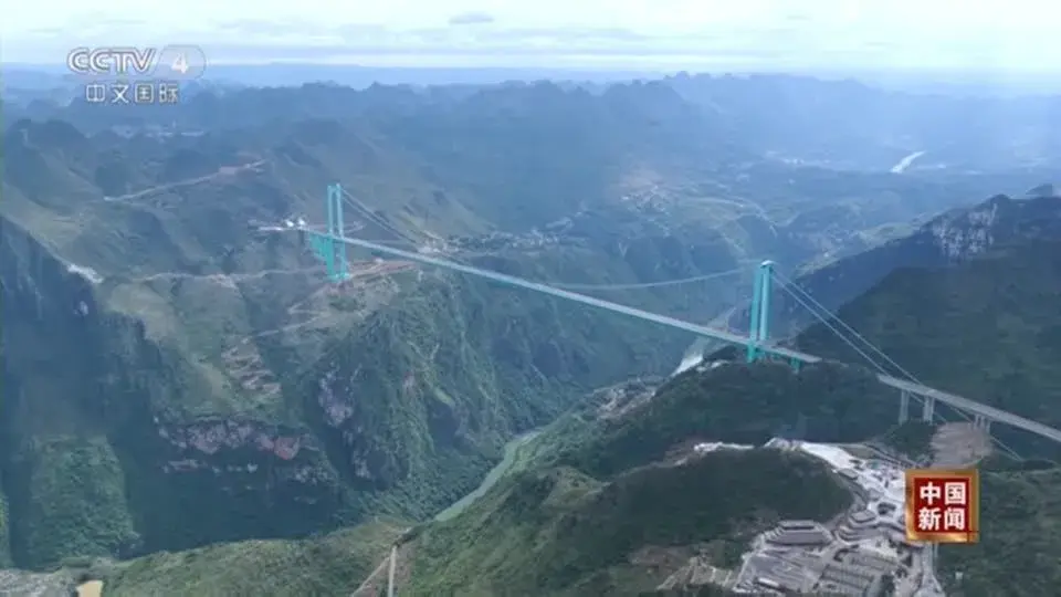 Ponte desaba parcialmente na China, meses após inauguração. Veja o vídeo