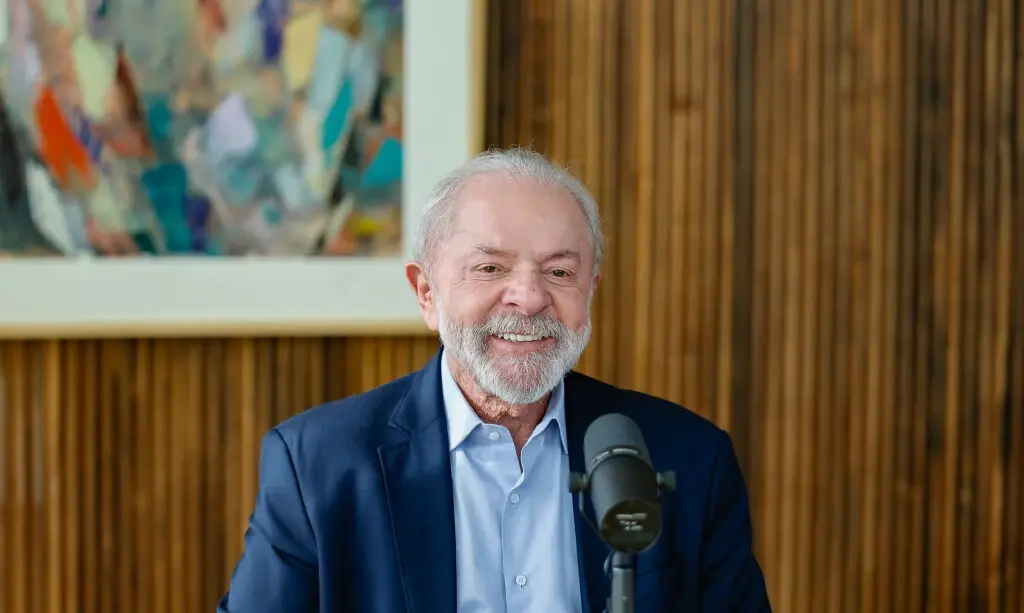 Post de Lula sobre Chomsky é do dia do e-mail de Epstein