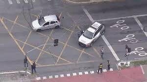 Tiroteio na madrugada bloqueia totalmente o trânsito na Avenida Eliseu de Almeida, na Vila Sônia, Zona Oeste de SP