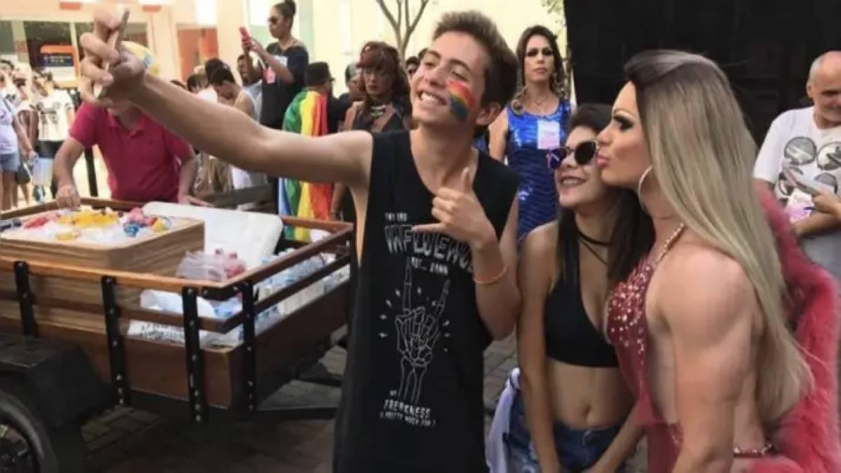 TJ-PR derruba lei que vetava presença de crianças em paradas gay em Londrina