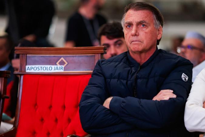 Um dia após prisão, Bolsonaro passa por audiência de custódia neste domingo