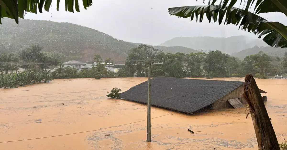 URGENTE: Chuva volumosa coloca cidade de SC debaixo d’água e moradores pedem ajuda