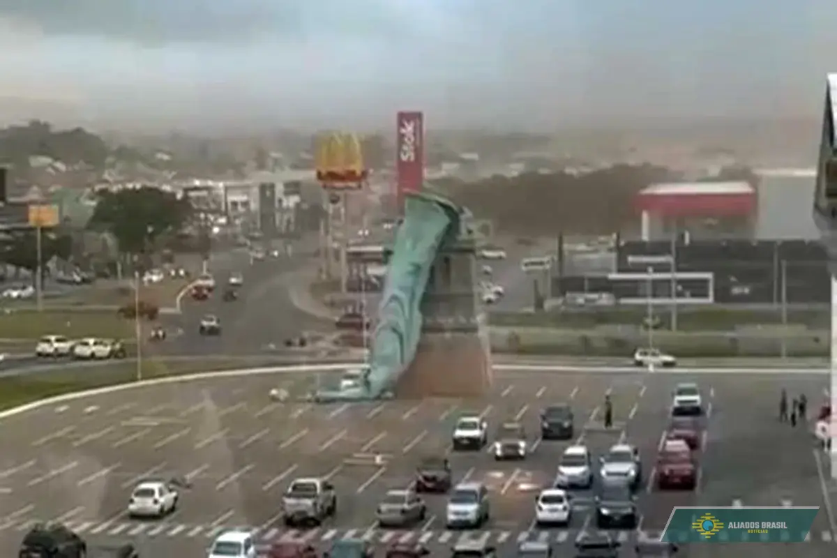 Altura, peso, custo: como é a estátua da Havan que caiu no RS?. Vídeo