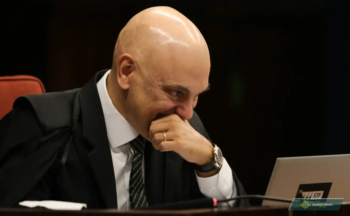 Após fim da Magnitsky, Moraes reúne Três Poderes em festa