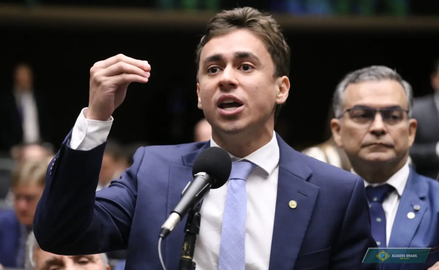 Após prisão de Filipe Martins, Nikolas cobra senadores: Reajam