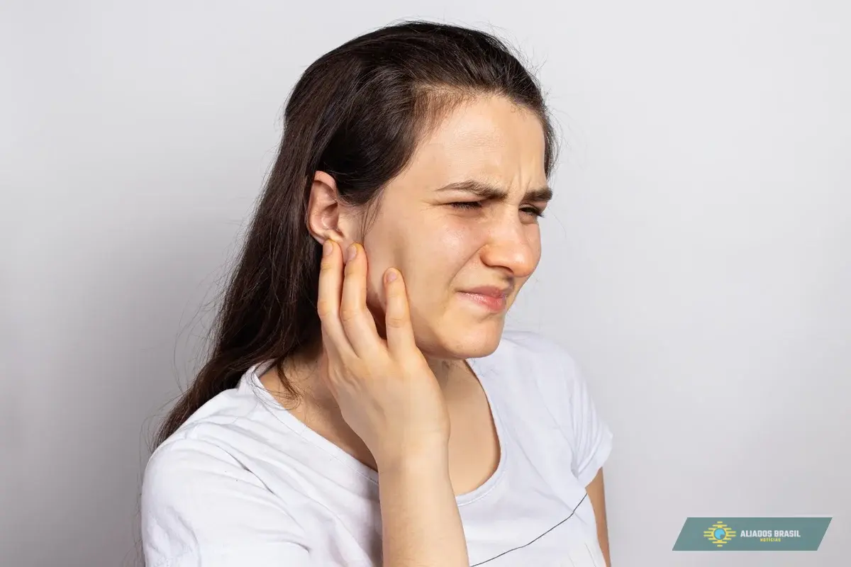 ATM: otorrino explica condição que causa pressão e zumbido no ouvido